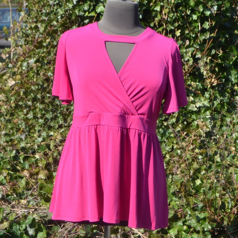 NWT Torrid 1X Pink Keyhole Cutout Peplum Top